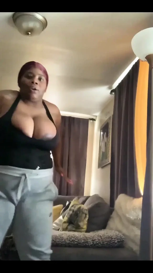 Bu göğüsler yüzünden asla istediğim şekilde çalışamıyabilirim