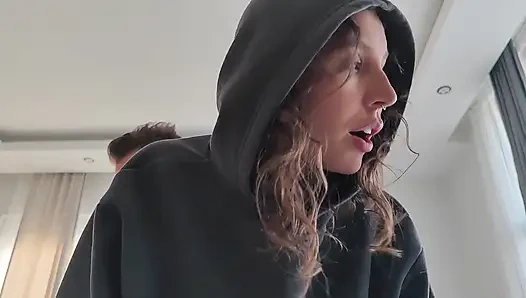 Üvey babam okulu atladığım için beni cezalandırdı...