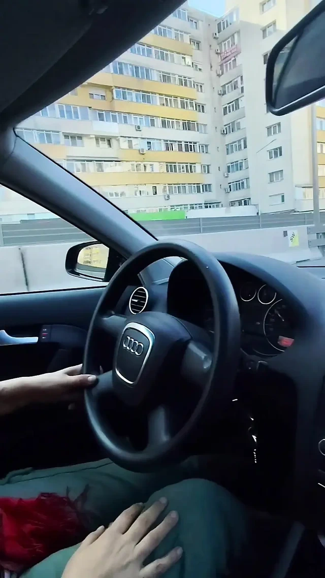 Trafikte 5 dakika! Daha fazla bekleyemedi