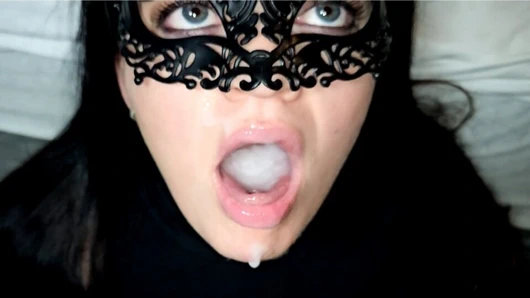 AMATÖR ORTA YAŞLı SEKSI KADıN EN BÜYÜK DÖLÜNÜ YUTUYOR - 2 GÜN BOYUNCA BIRIKTIRMIŞTI -MILLIE FOX