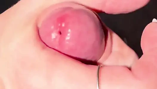 Elle muamele, kıllı amına boşalmak için domaltarak sikişiyor