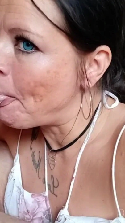 Yemekte döl yiyor ama önce onun için yarak emiyor | Klip 1