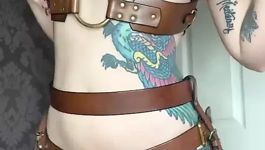 İşte deri içinde söz verdiğim ve çok azgın hissettiğim video! Kim daha fazla fetiş içeriği görmek ister?