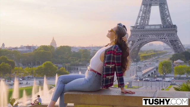 Tushy tori siyah yoğun anal üçlü