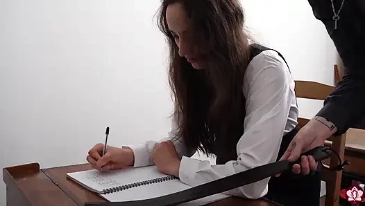 Köle Mila o kadar korktu ki kendini ıslattı