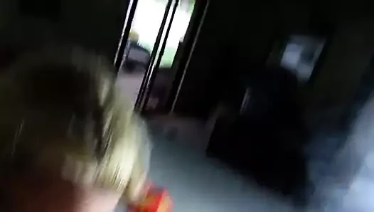 Karısının ellerine boşalmak, göğüslerine sürtüyor, ben temizliyorum