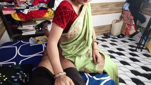 Наездница дези бхабхи занимается сексом ведио с трусливой киской.