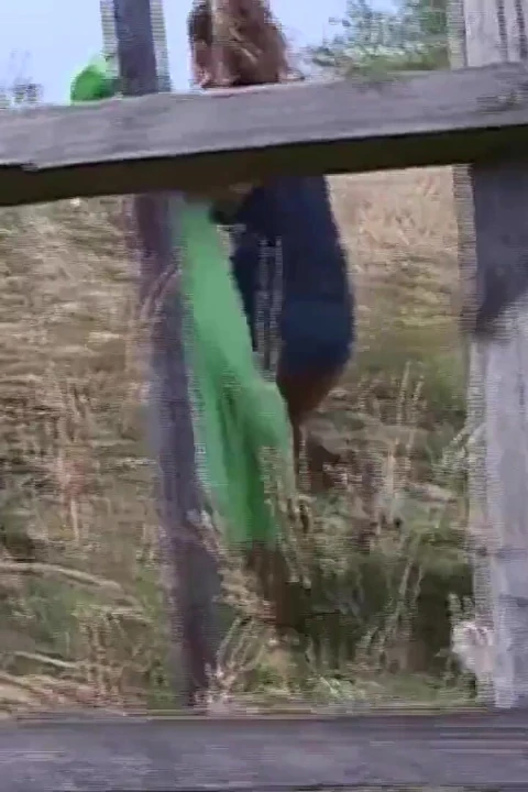 Sevimli hatun sahada sikişiyor