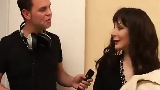 Azgın orta yaşlı seksi kadın zengin bir ceo'nun anal sikilmesini istiyor
