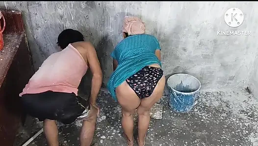 hot Manju bhabhi safedi wali ko ghar per kam per bulakar ghodi banakar choda