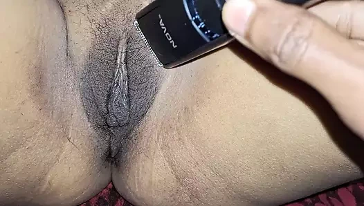 Düzeltici tarafından amcık kılını temizle ve kız kardeşim arkadaşıma tam amcık masajı