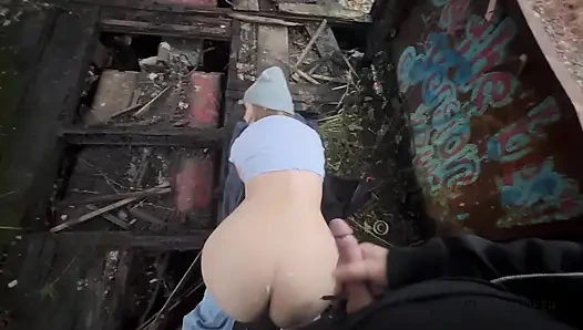 Maja has sex in an old train that wasn't part of the plan