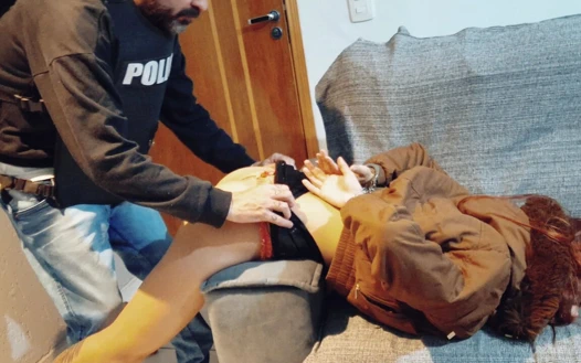 Yozlaşmış polis seks karşılığında özgürlük sunuyor!