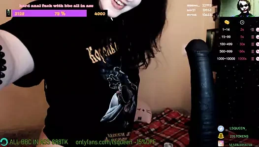 Rus gay kız kıçından büyük bir siyah yapay penis iter