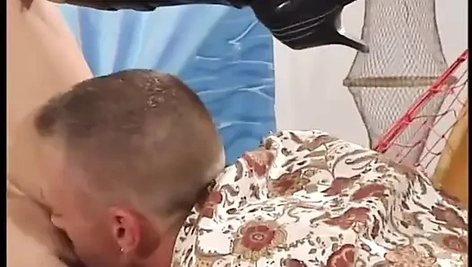 İlk kez kamera karşısında, hâlâ biraz utangaç