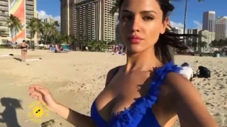 Eiza gonzales sahilde selfie