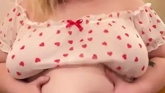 Şişman göbeğiyle oynayan şişman aptal kızlar