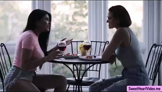 İki kişi arasında harika bir karşılaşma kazanmak için kayışı kullanma