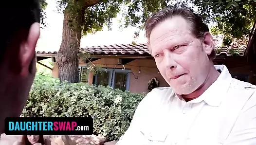 Üvey kızın büyük sert yarağını tatmak istediğinde hayır diyeemezsin - daughterswap