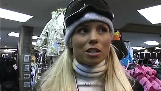 Snowboard yapıyor, yarak emiyor ve ciddi, sürtük seks