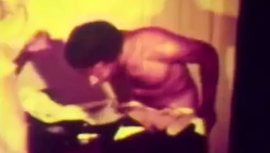 siyah teslimatçı ve genç bebeğim (1960'larda vintage)