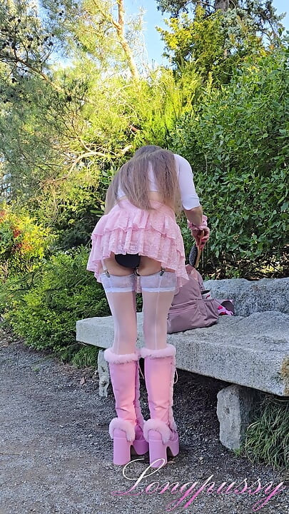 Longpussy. Götümdeki bu dev tıkaçla 13 saat yürüdükten sonra biraz sevgiye ihtiyacı var.