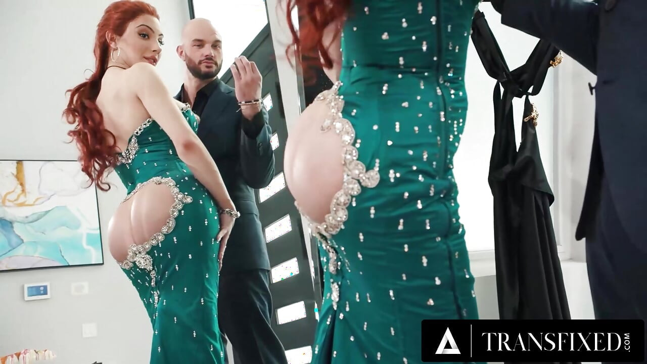 Transfixed - kızıl saçlı modacı Ariel Demure asılı tasarımcının yarağını tatmak istiyor