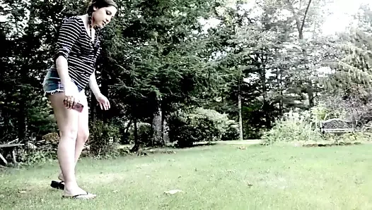 Molly, juassik parkını ziyarete fışkırtıyor