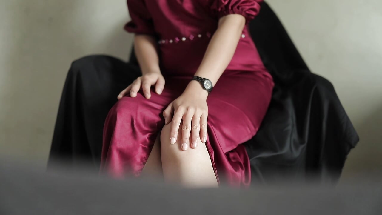 BEFORE GOING TO A FRIEND'S WEDDING, MASTURBATE DUKU UNTIL HER PUSSY IS MUDDY