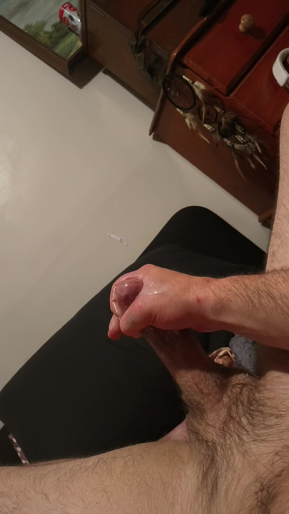 Kıllı paket ve boşalma ile solo mastürbasyon ev yapımı mantar yarak okşuyor