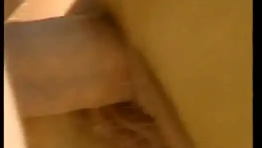 Kıllı amcıklı amatör hatun dışarıda sikiliyor