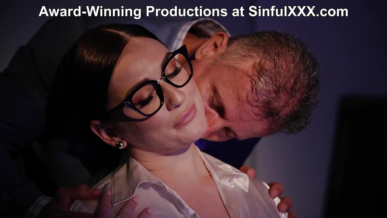 Ofiste ne oluyor, ofiste kalıyor! Amuse Adore, George Uhl ve Karina King sinfulxxx'te