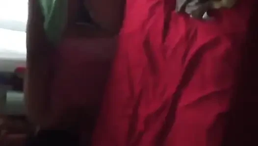 Karımın kullanılmış tangasıyla mastürbasyon yapıyorum ve fark etmiyor