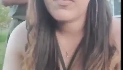 Evealan ve onu aldatmak kocası büyük bir horoz için bekliyor