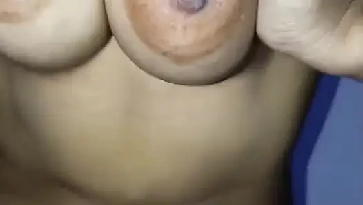 Amcığım aynı anda iki oyuncakla sikişiyor