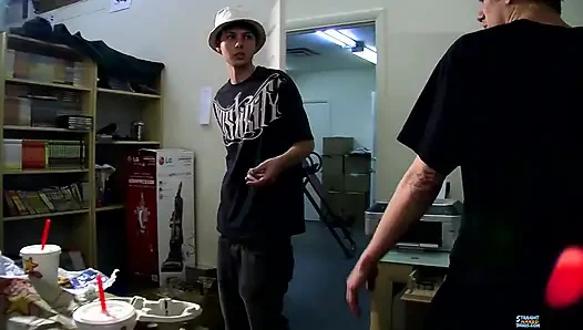 Patenciler dölleri sırılsıklam çekiyor, edepsiz şaka