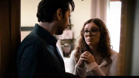 Saf Tabu - Masum Kız Öğrenci Leana Lovings, Seks İçin Tehditkar Profesörü Baştan Çıkarmaya Çalışıyor