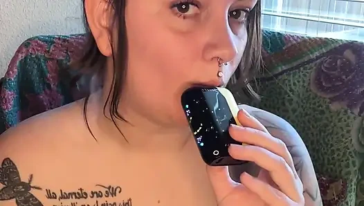 Kilolu sigara içen kadın mastürbasyon yapıyor