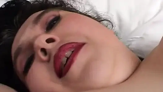 İri güzel kadın kıllı amcık sürtüğün file çoraplı amatör mastürbasyonu