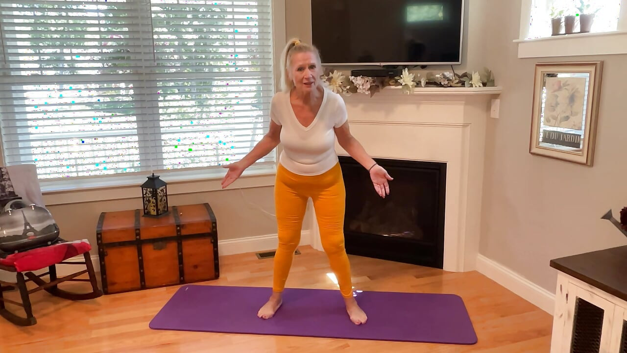 Dani d olgun yoga esneme #3 (sarı tayt ve pembe ayak tırnakları)