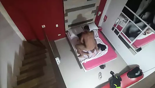 Aldatan sürtük karısını önünde sikiyor oh gavat kocası