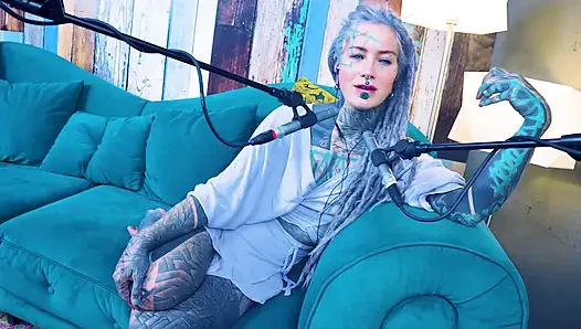 S hakkında konuşuyorum - utanç - asmr podcast sfw konuşuyor gotik sıska kız dreadlocks dövmeli model dövmeli kız