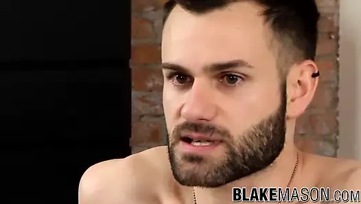 Damızlık yalnız ve ama bazı horoz mastürbasyon için istekli