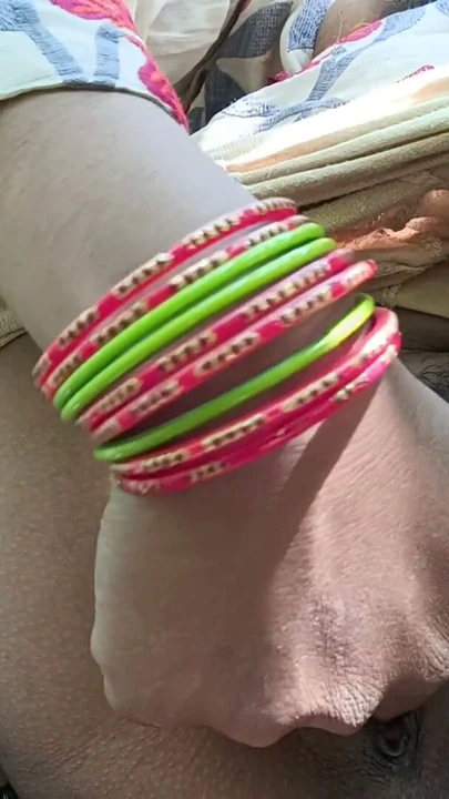 Indian bhabhi fengar cudai hot | Clip 1