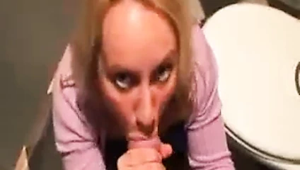 Kurzer Blowjob Besuch im Restaurant