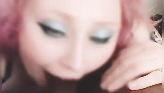 Koca götlü koca götlü olgun ve seksi kadın büyük zenci yarağına tapıyor ve sikiliyor