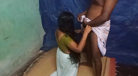 Teyze erkek arkadaşının yarağına sakso çekiyor