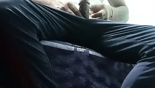 Hintli desi polis memuru yeni bir deneyim ve deneyin tadını çıkarıyor