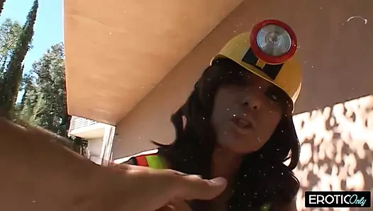 Kontrol uzmanı işini seviyor