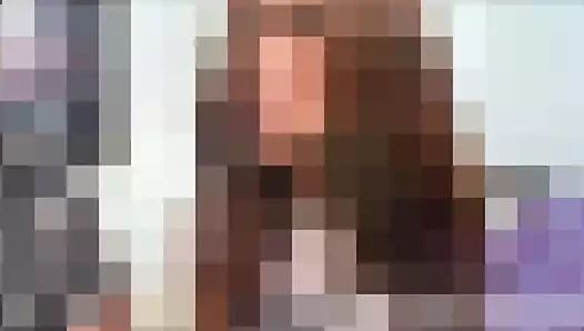 Beni boşalmak için büyük bir horoza ihtiyacım var ve seninki çok küçük